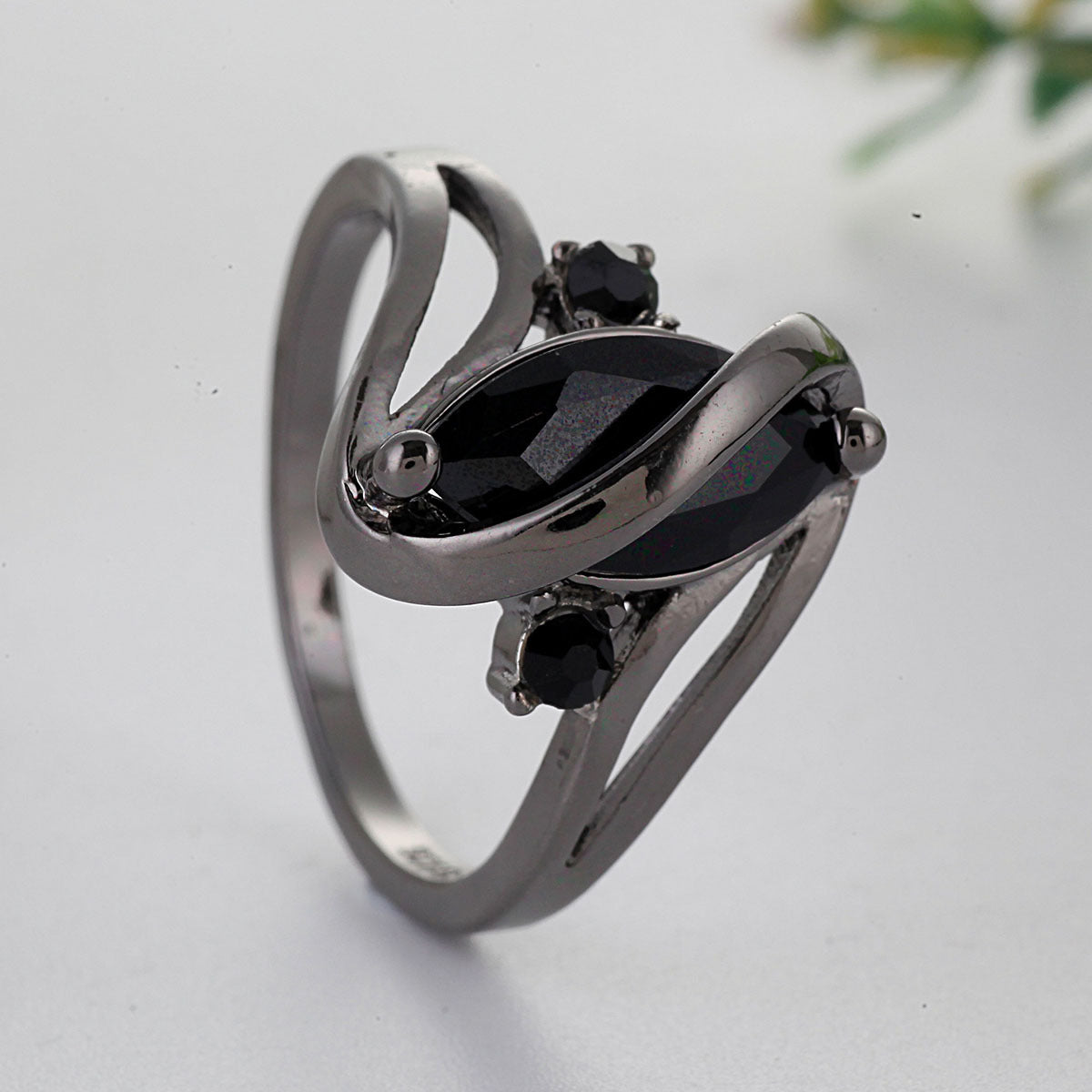 Classic Gold Ring with Timeless Appeal