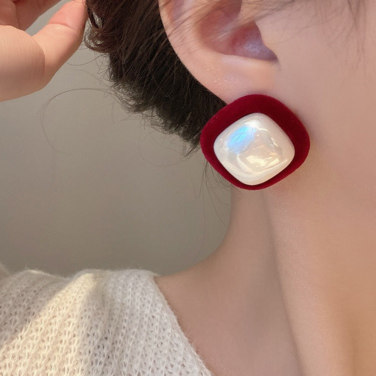 Beautiful Pearl Earring with Unique Style