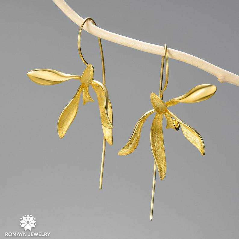 Charming Earring for Any Occasion