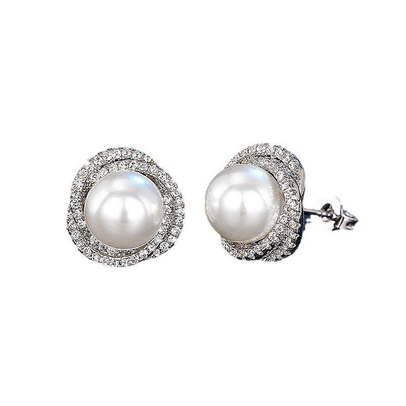Charming Pearl Earring for Any Occasion
