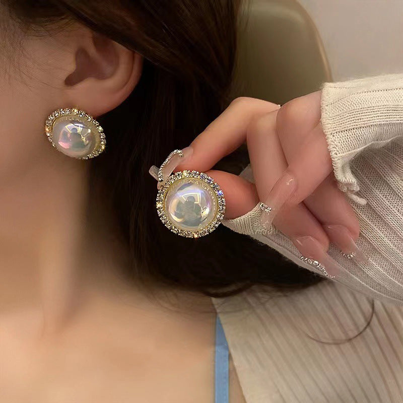 Beautiful Pearl Earring with Unique Style