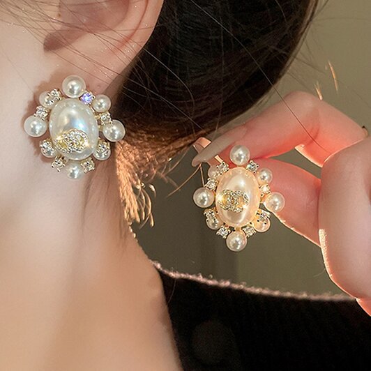 Beautiful Pearl Earring with Unique Style