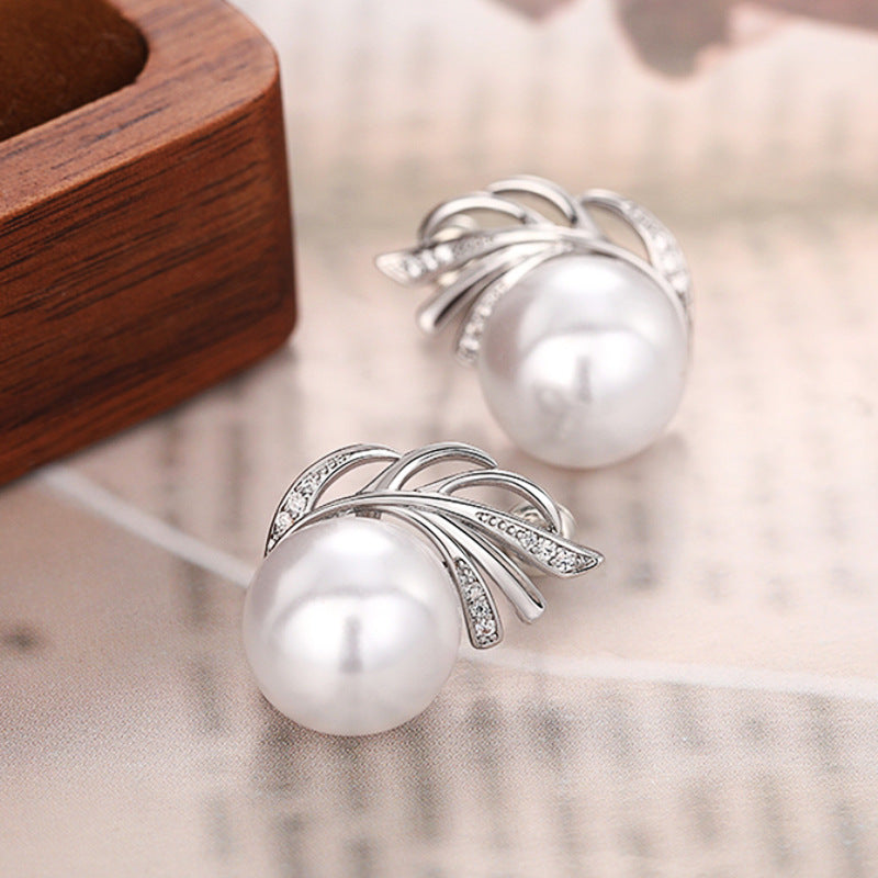 Charming Pearl Earring for Any Occasion