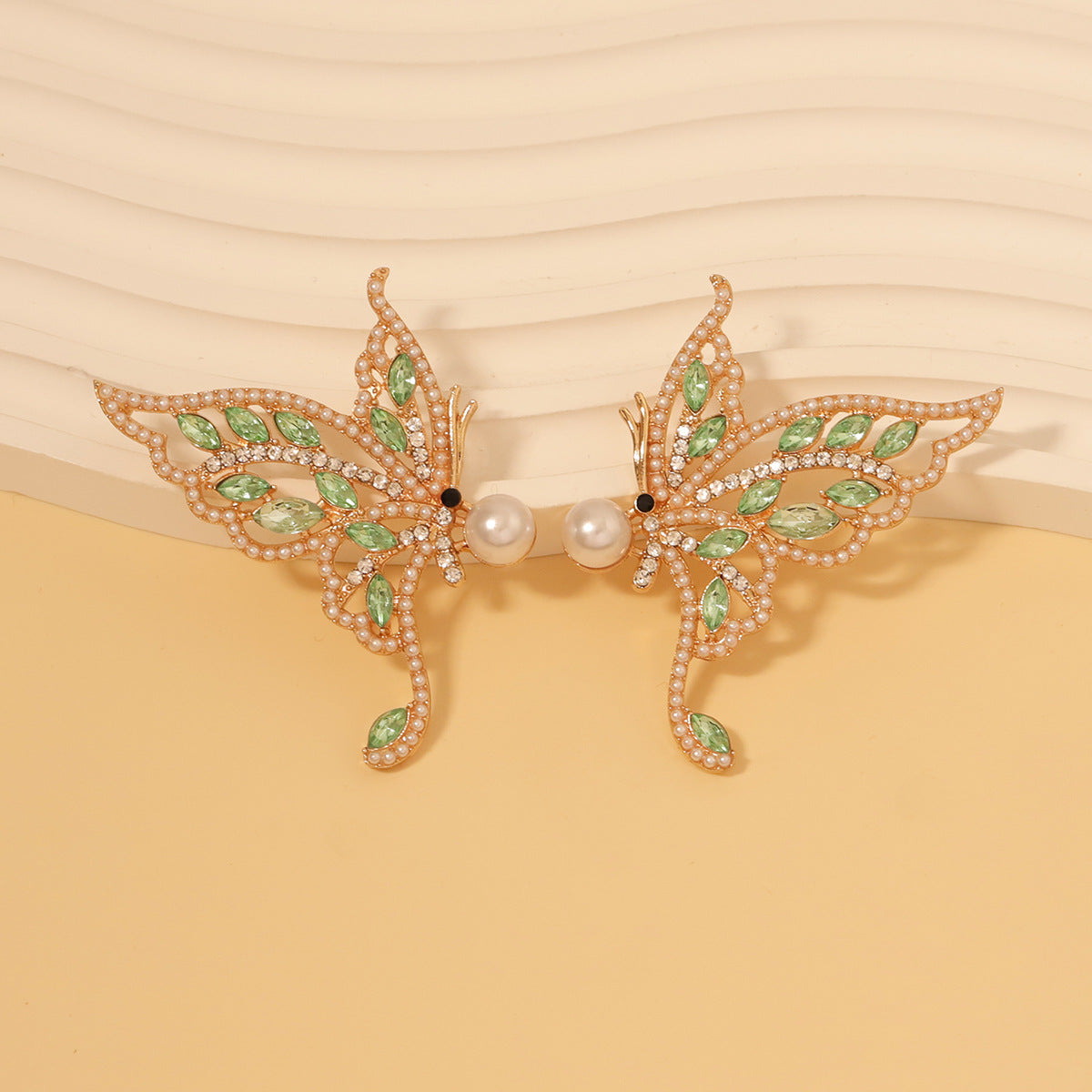 Charming Pearl Earring for Any Occasion