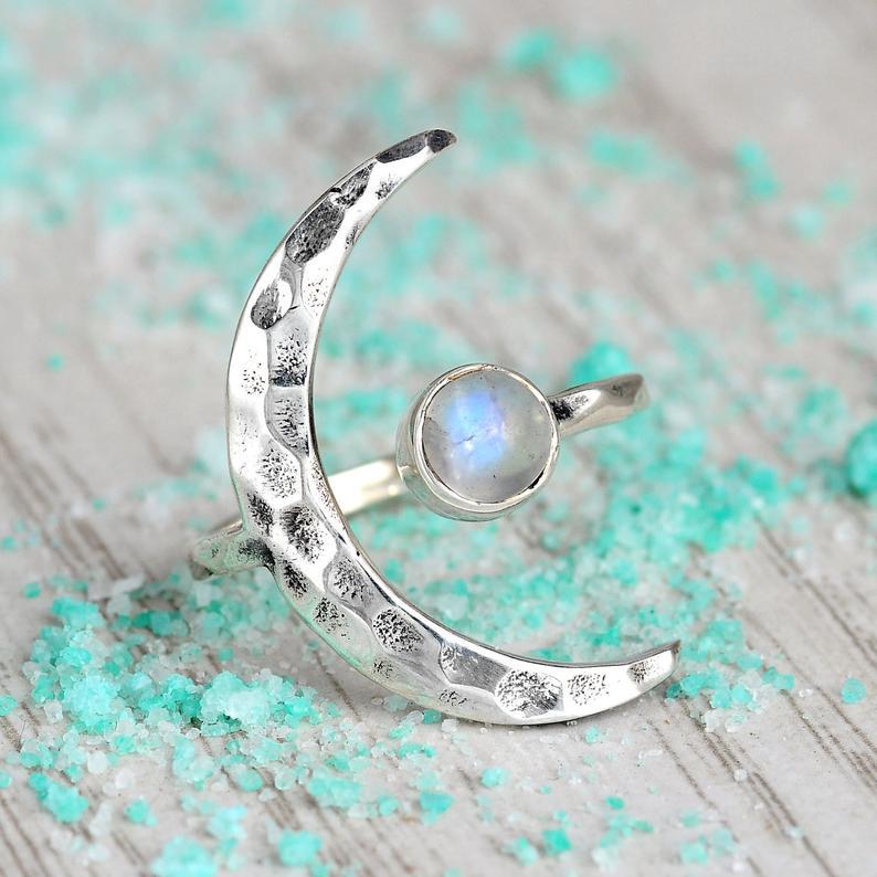 Beautiful Silver Bracelet with Unique Style