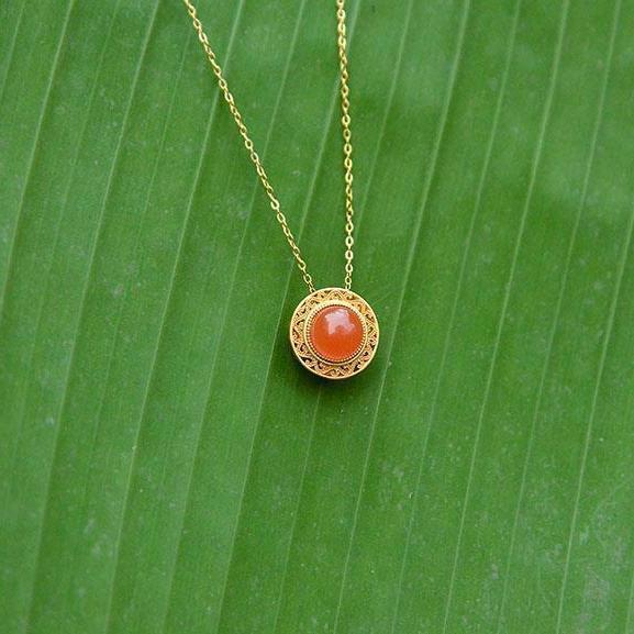 Beautiful Gold Necklace with Unique Style