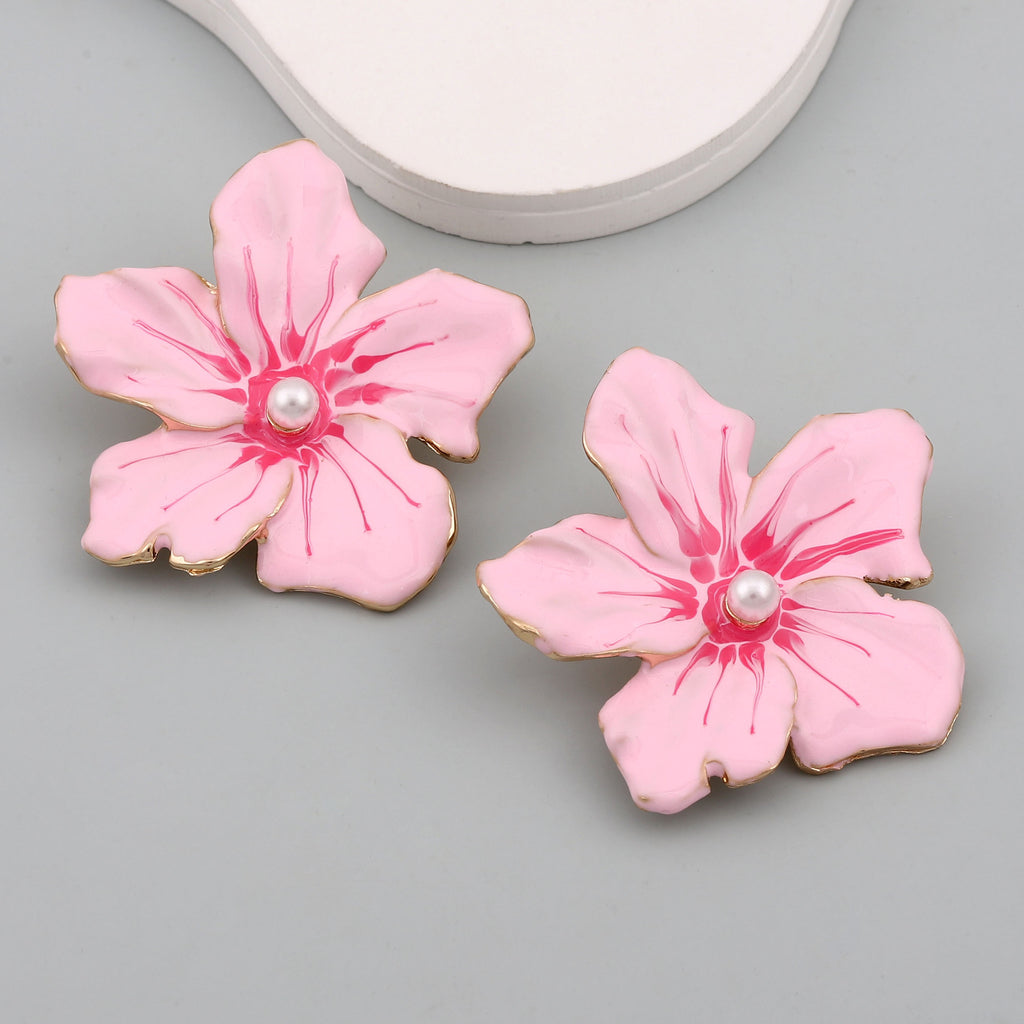 Beautiful Pearl Earring with Unique Style