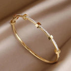 Beautiful Gold Bracelet with Unique Style