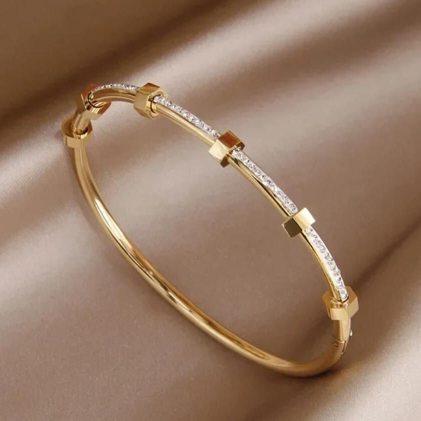 Beautiful Gold Bracelet with Unique Style