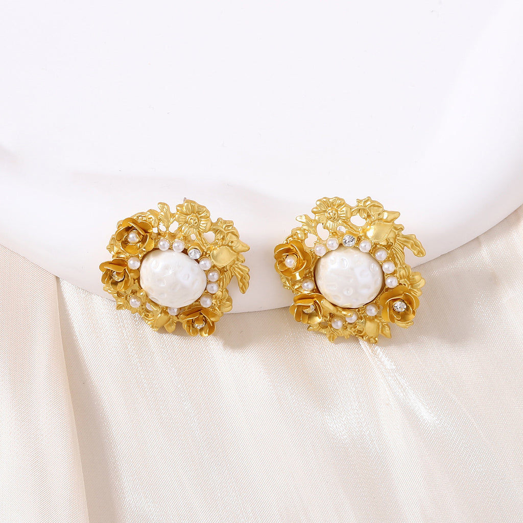 Beautiful Pearl Earring with Unique Style