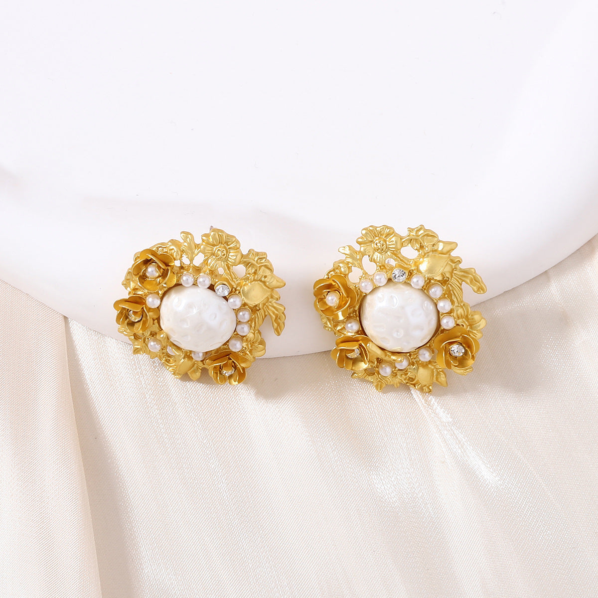 Beautiful Pearl Earring with Unique Style