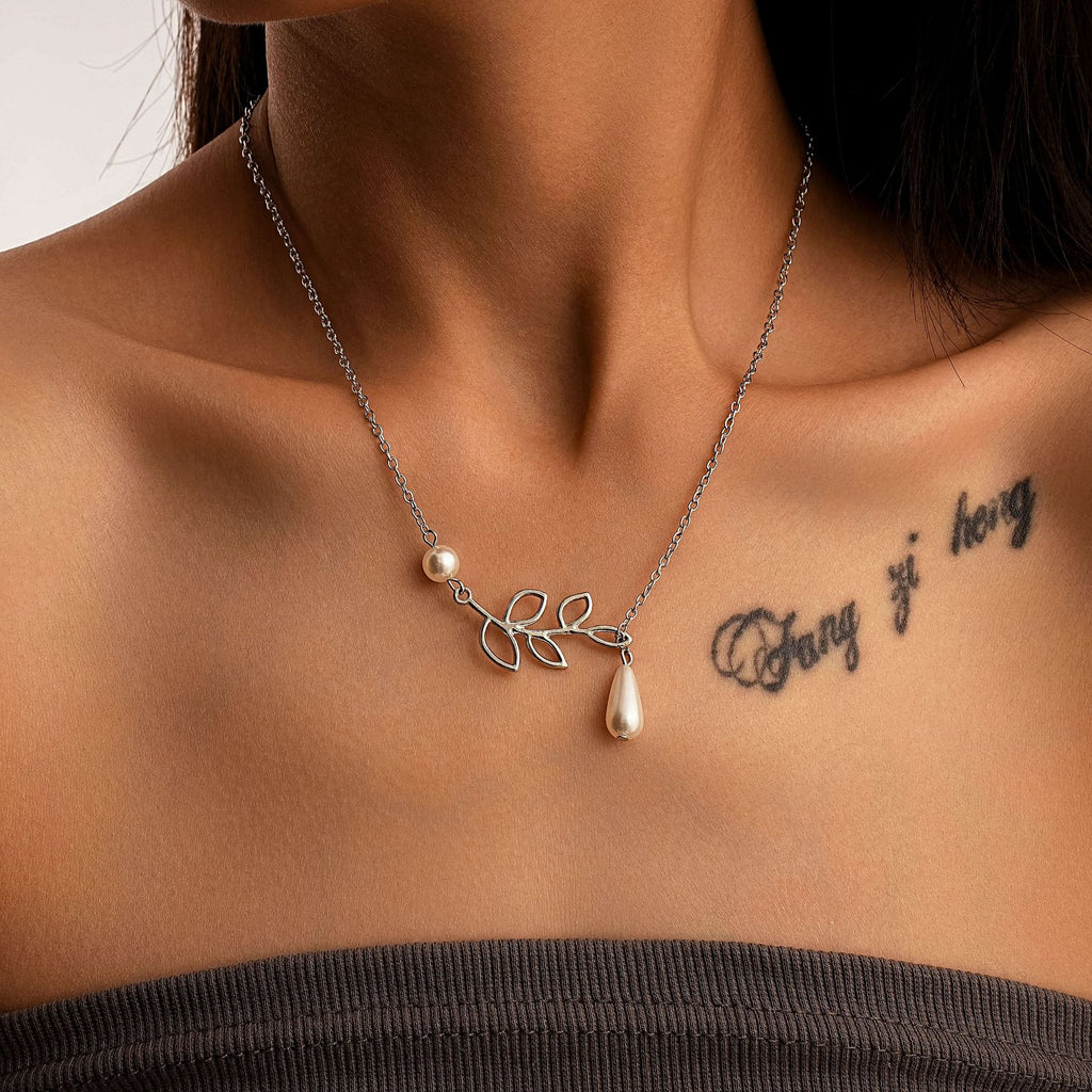 Beautiful Pearl Necklace with Unique Style