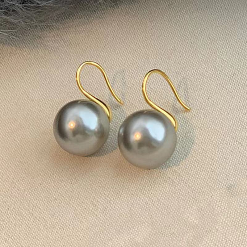 Charming Pearl Earring for Any Occasion