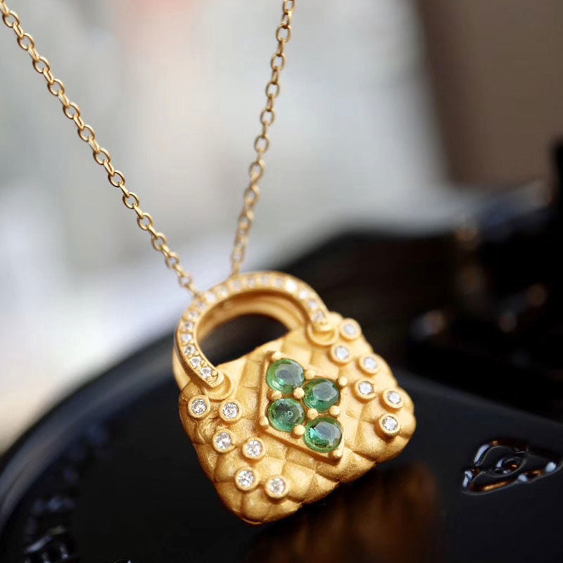 Beautiful Gold Necklace with Unique Style