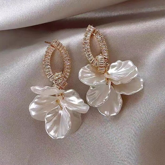 Charming Pearl Earring for Any Occasion