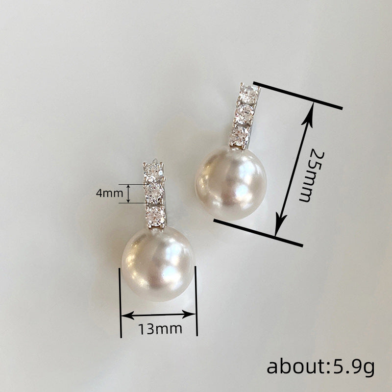 Beautiful Pearl Earring with Unique Style