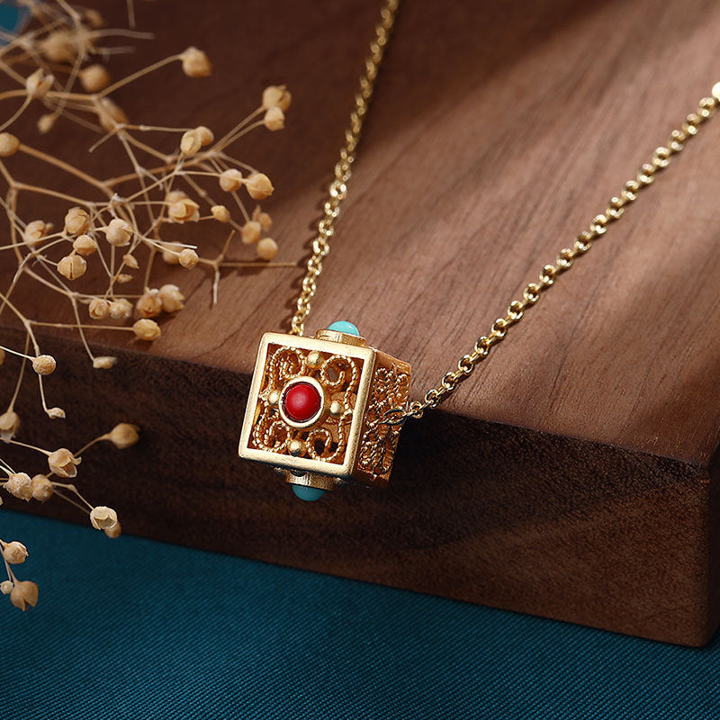 Beautiful Gold Necklace with Unique Style