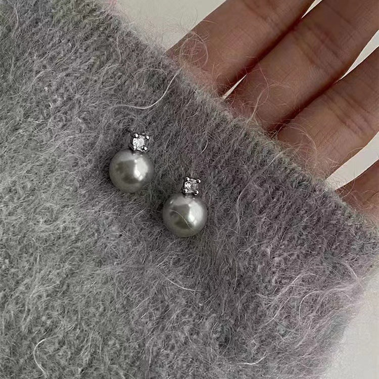 Charming Pearl Earring for Any Occasion
