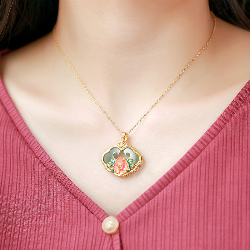 Beautiful Gold Necklace with Unique Style