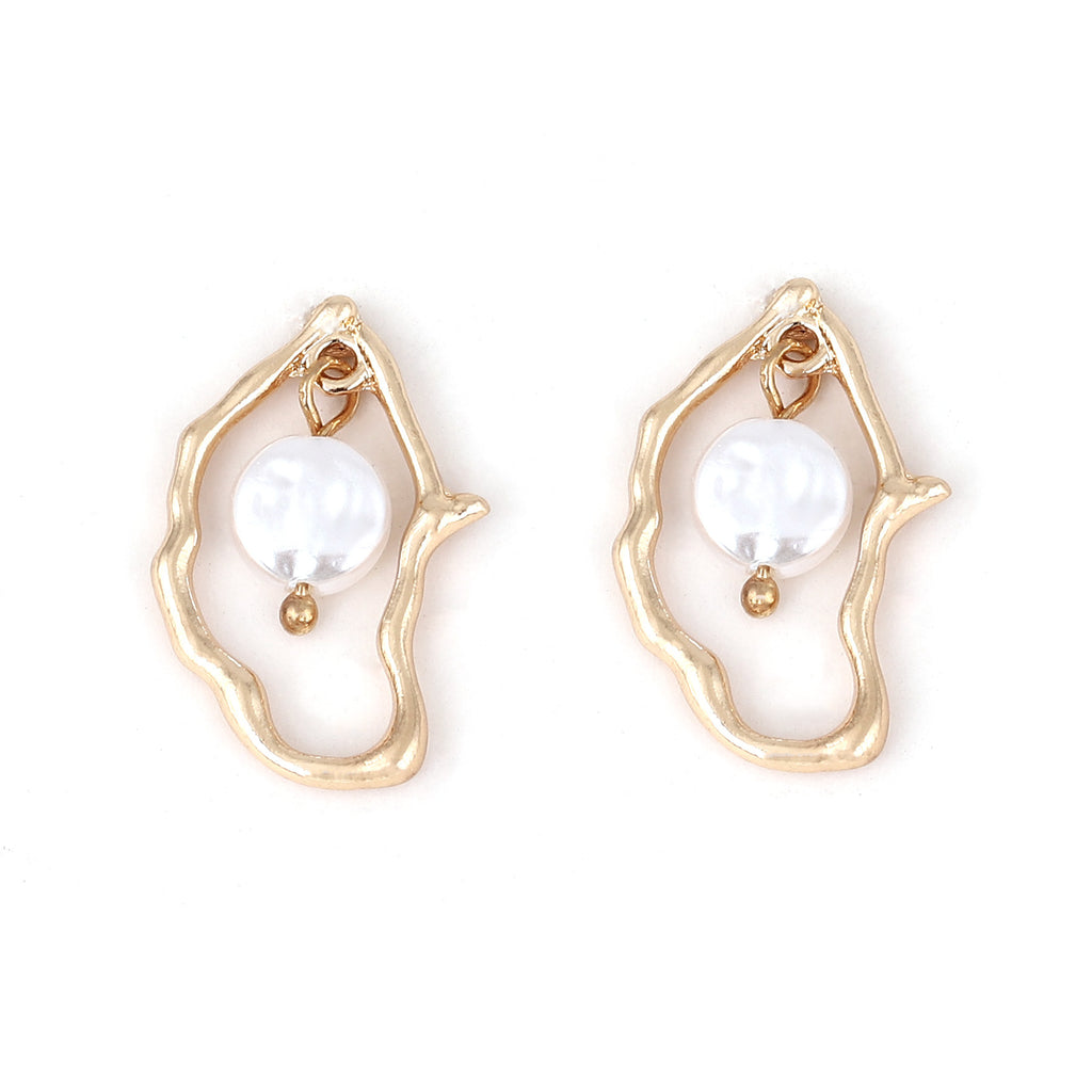 Charming Pearl Earring for Any Occasion