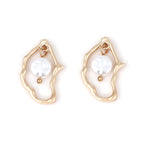 Charming Pearl Earring for Any Occasion