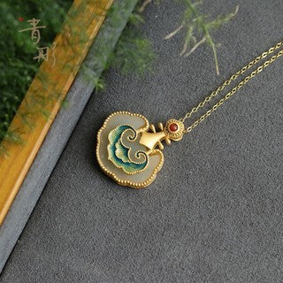 Beautiful Gold Necklace with Unique Style