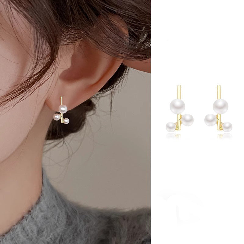 Beautiful Pearl Earring with Unique Style