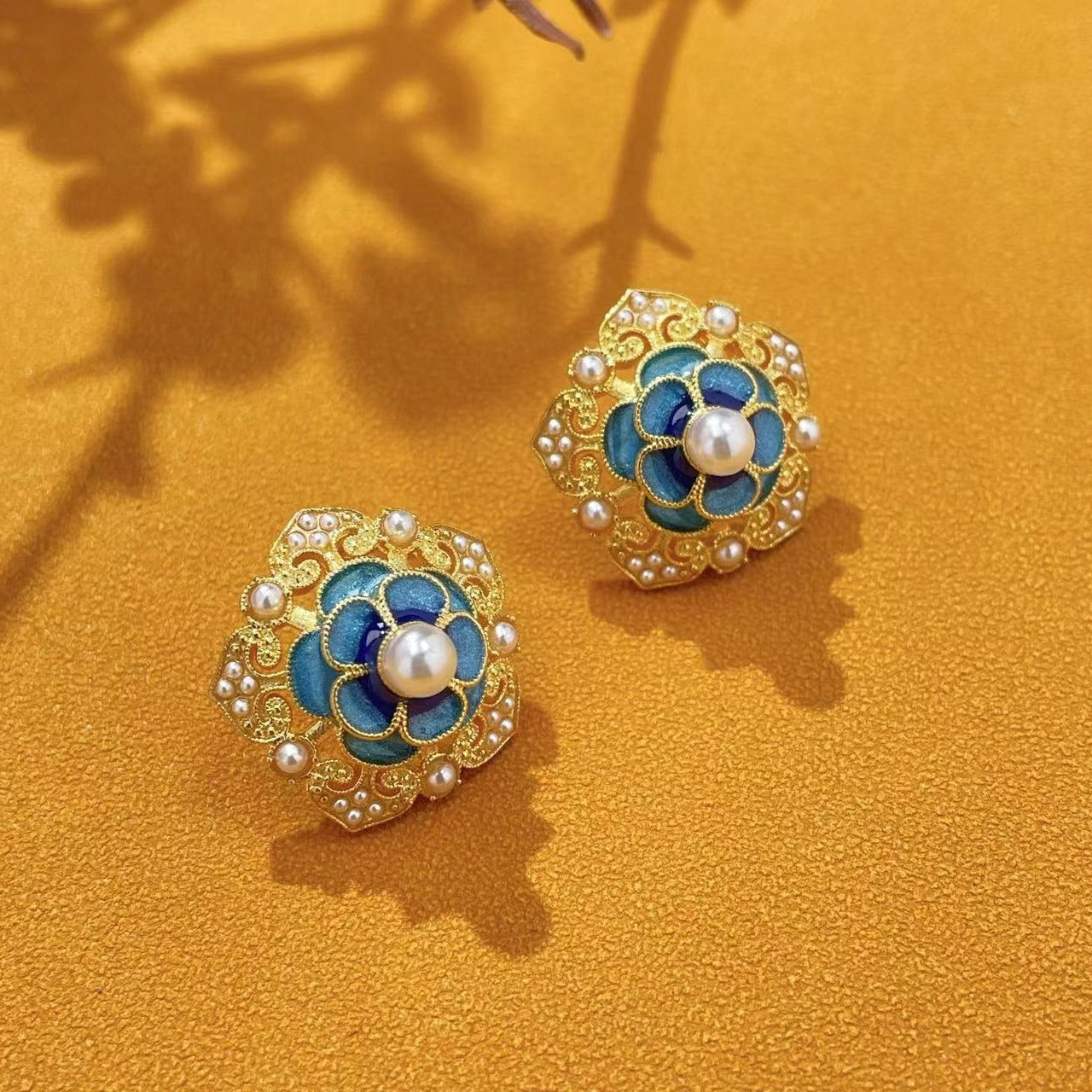 Vintage Handmade Gold Earring