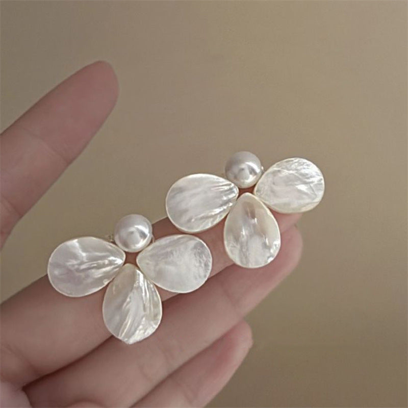 Charming Pearl Earring for Any Occasion