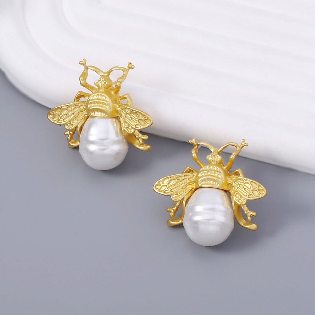 A Beautiful Pearl Earring with Unique Style