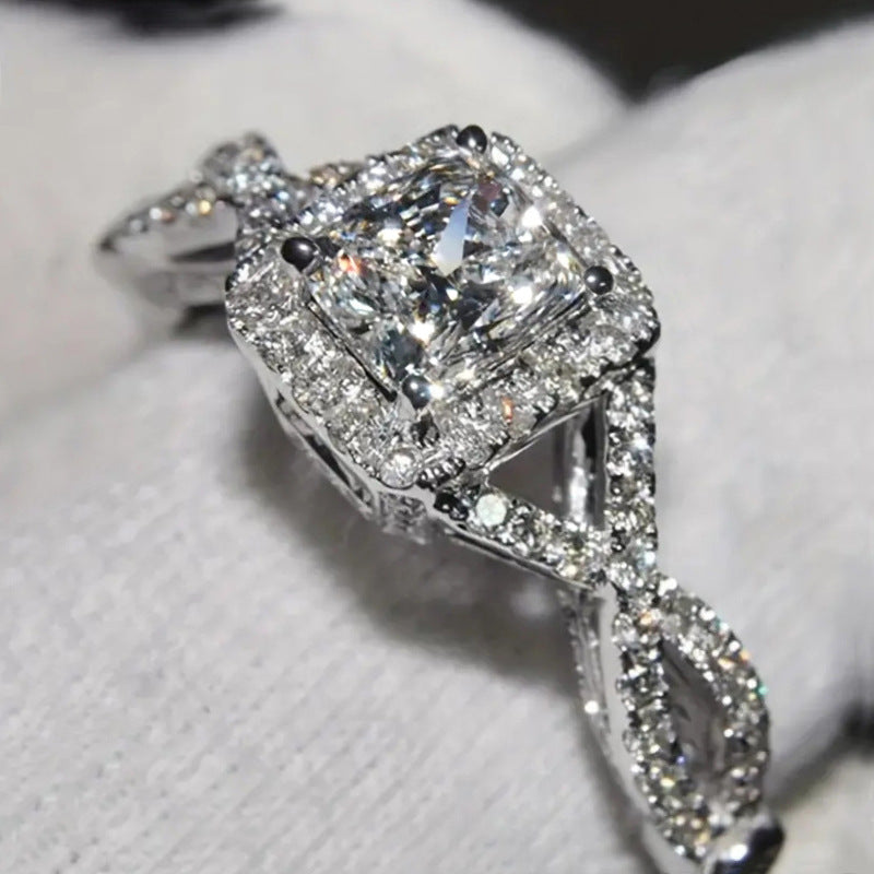 Classic Chain with Timeless Appeal