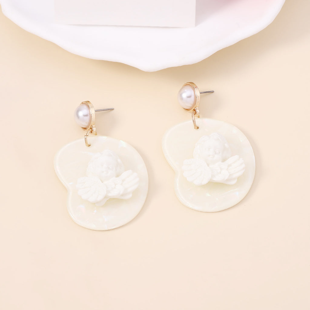 Beautiful Pearl Earring with Unique Style