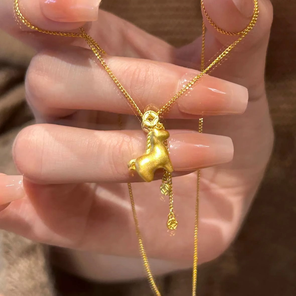 Beautiful Gold Necklace with Unique Style