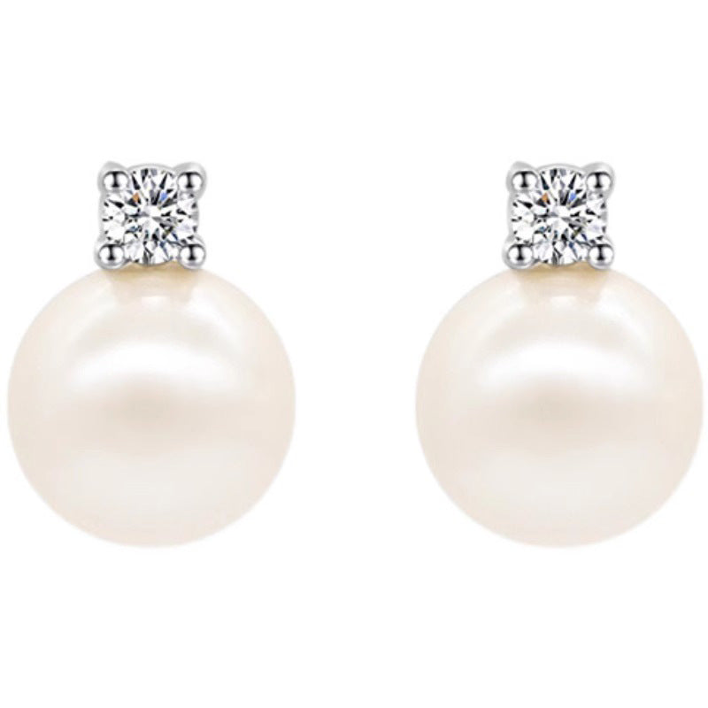 Beautiful Pearl Earring with Unique Style