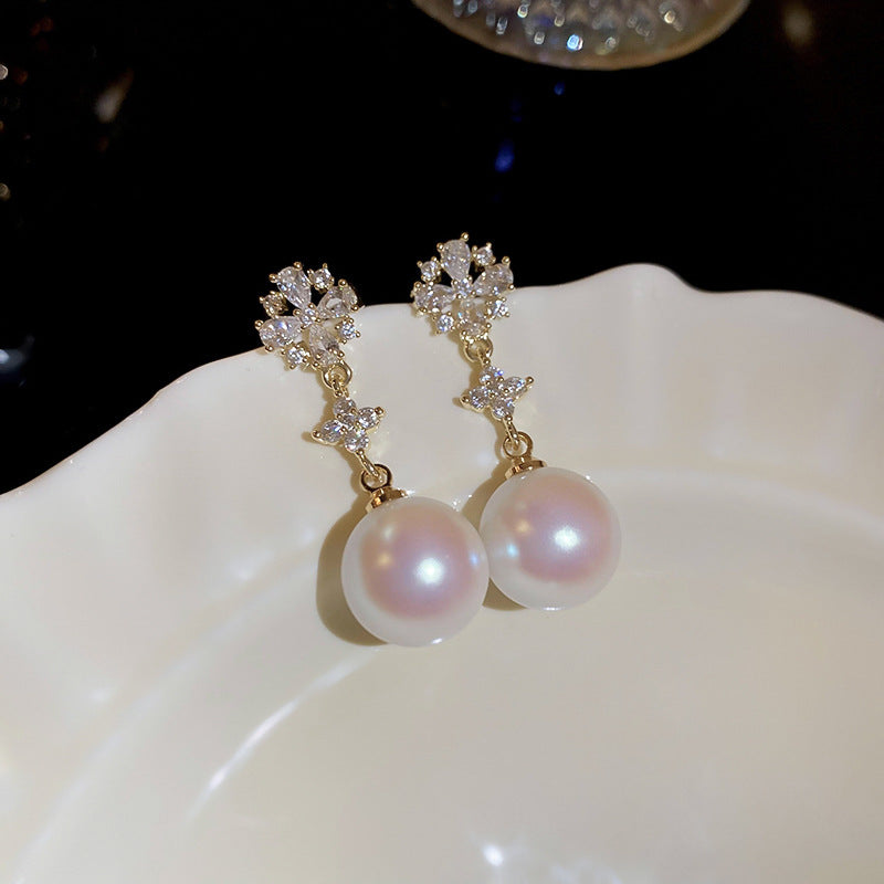 Beautiful Pearl Earring with Unique Style