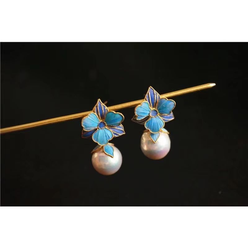 Charming Pearl Earring for Any Occasion