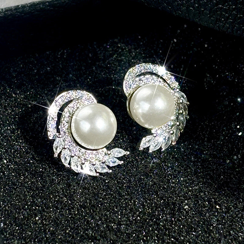 Charming Pearl Earring for Any Occasion