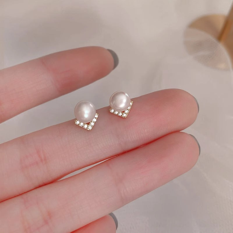 Beautiful Pearl Earring with Unique Style
