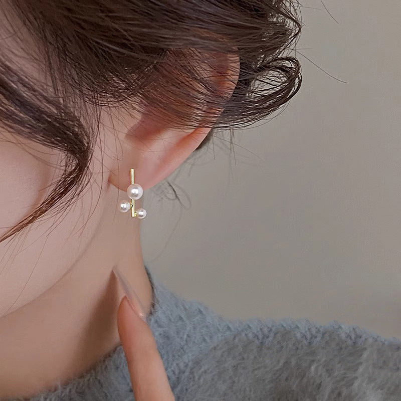 Beautiful Pearl Earring with Unique Style