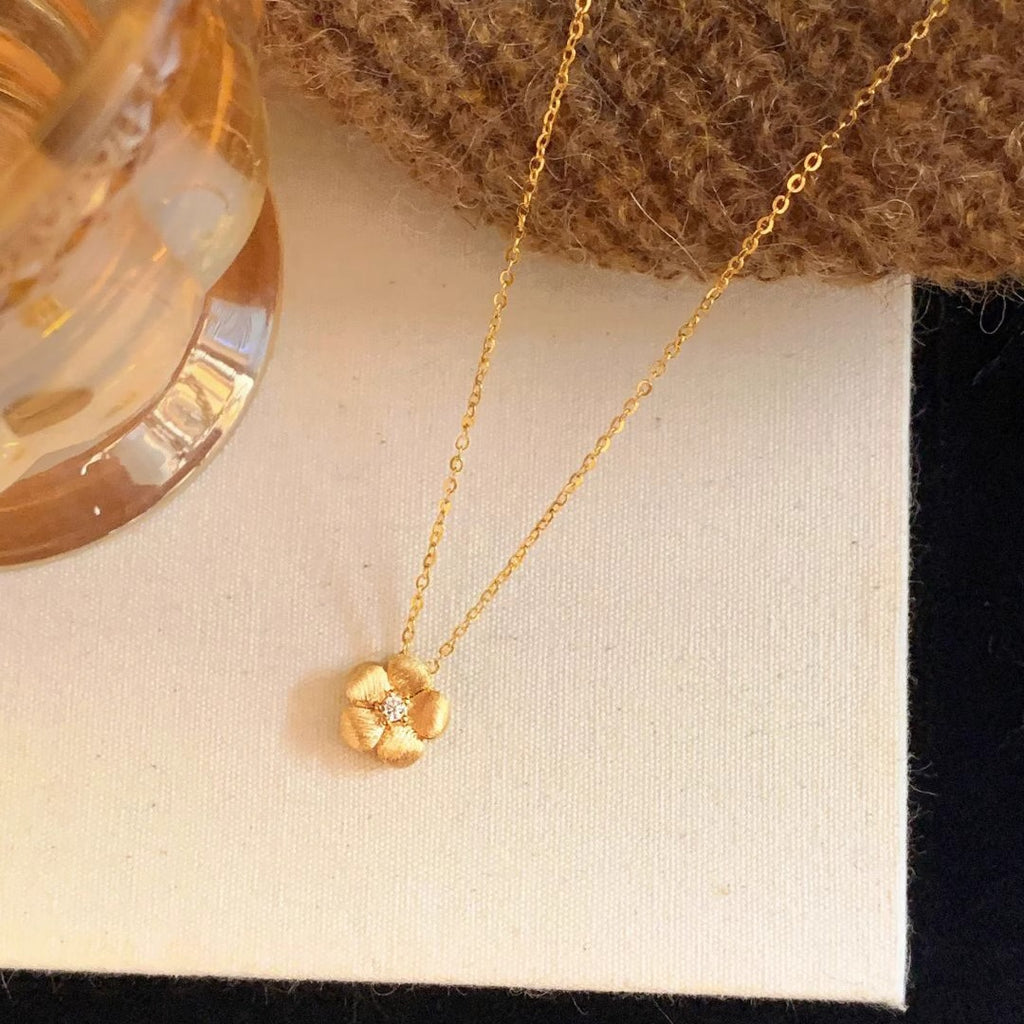 Beautiful Gold Necklace with Unique Style