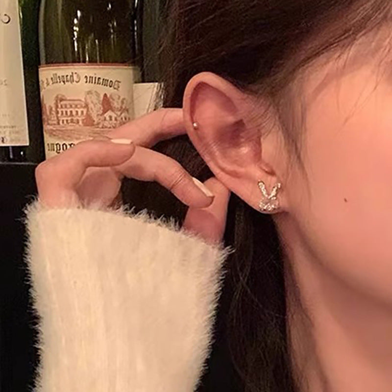 Beautiful Pearl Earring with Unique Style