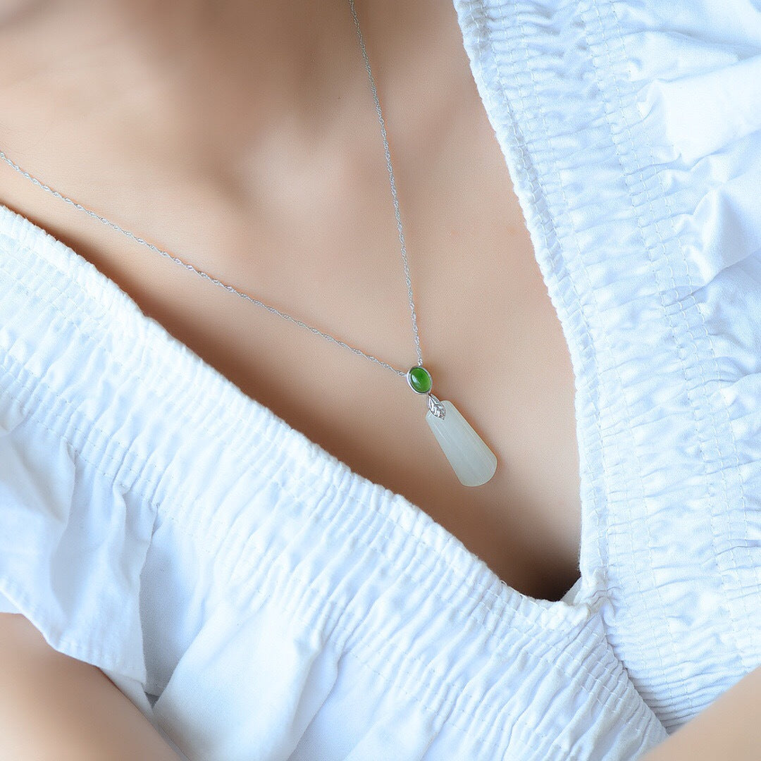 Beautiful Gold Necklace with Unique Style