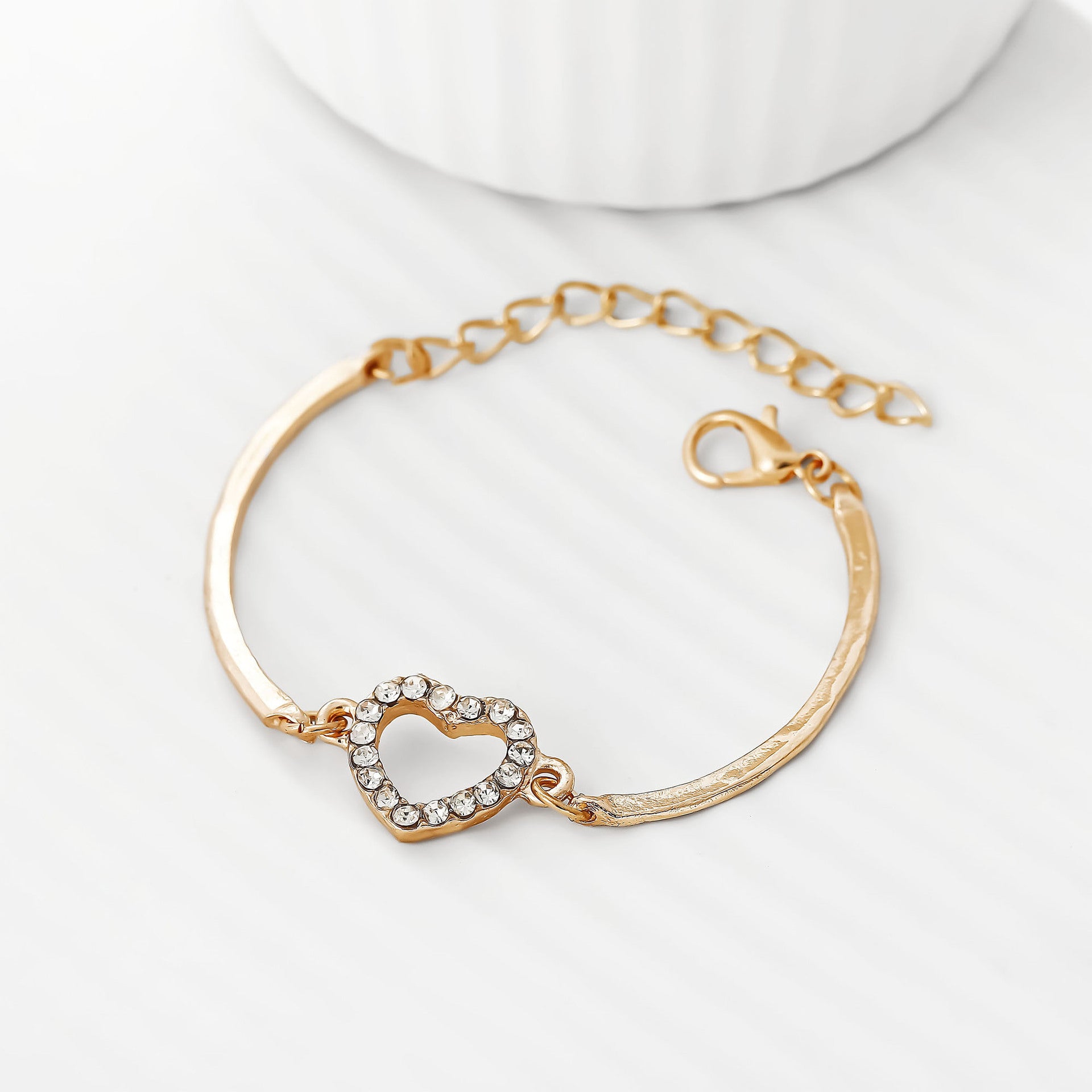 Charming Gold Bracelet for Any Occasion