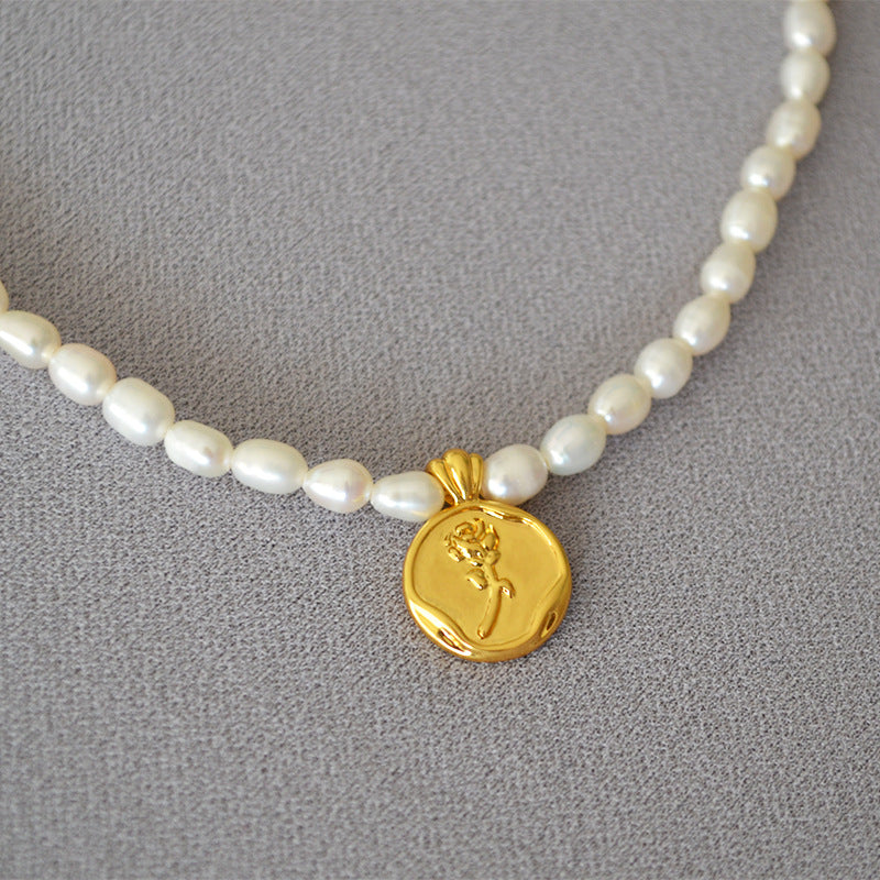 Beautiful Gold Necklace with Unique Style