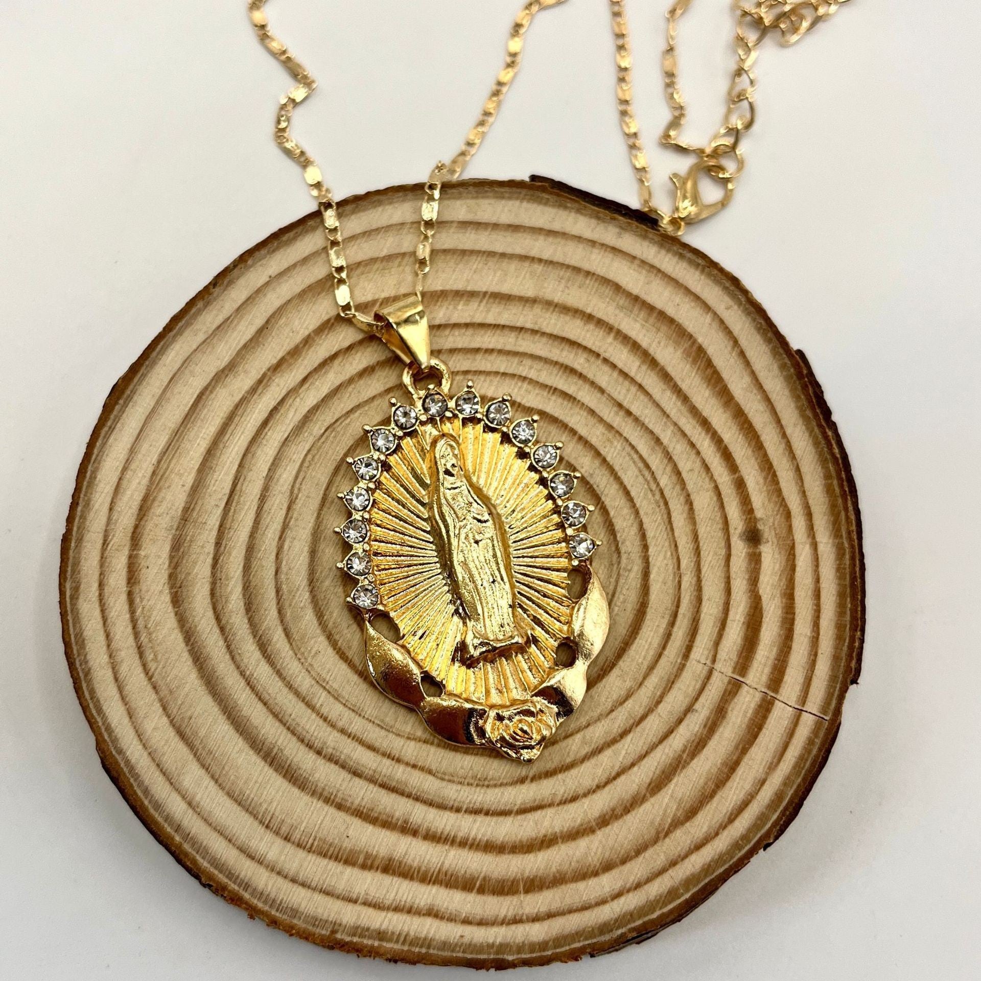 Stunning Necklace for Daily Wear