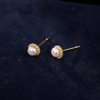 Charming Pearl Earring for Any Occasion