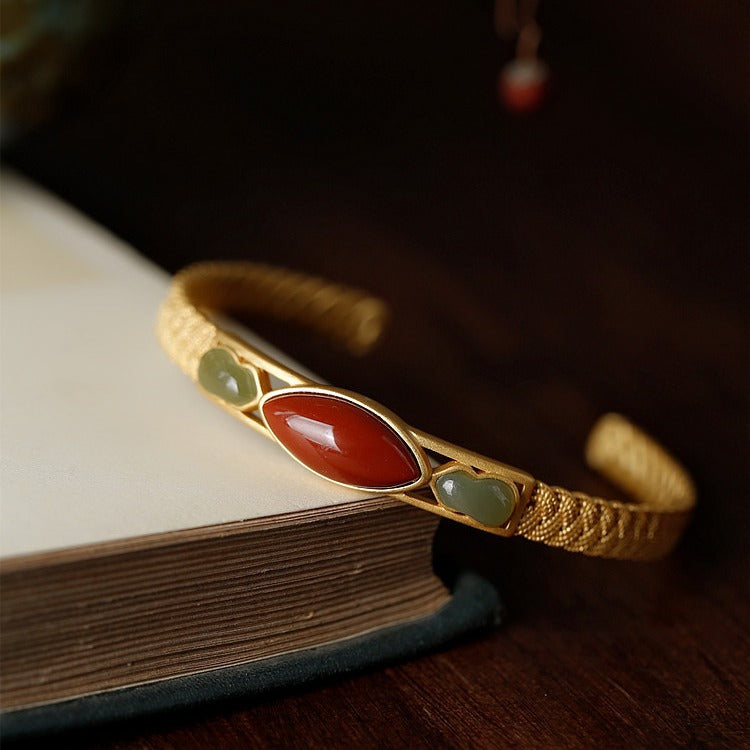 Beautiful Gold Bracelet with Unique Style