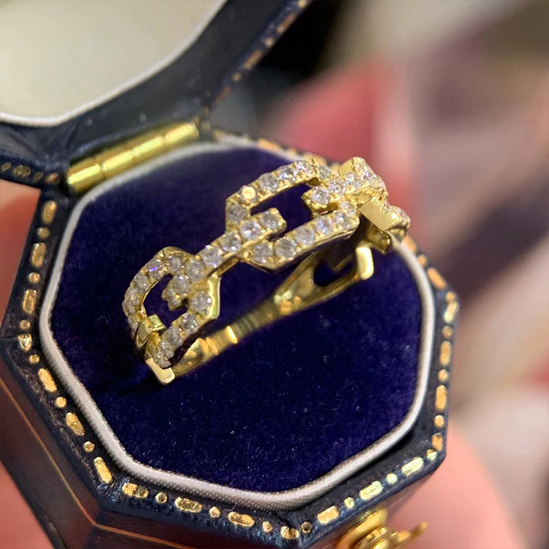 Classic Chain with Timeless Appeal