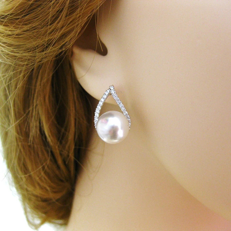 Beautiful Pearl Earring with Unique Style
