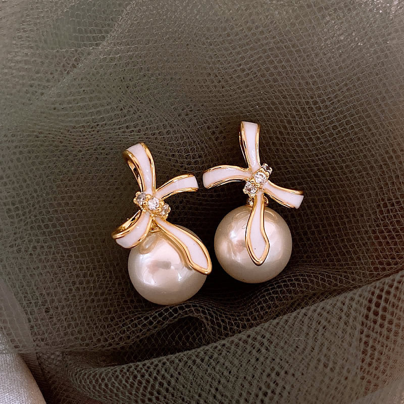 Beautiful Pearl Earring with Unique Style